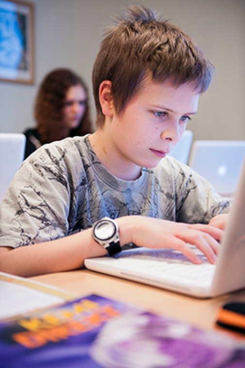 Elev i grundskolan, klass 8, Trädgårdsstadsskolan i Tullinge Foto: Eva Dalin